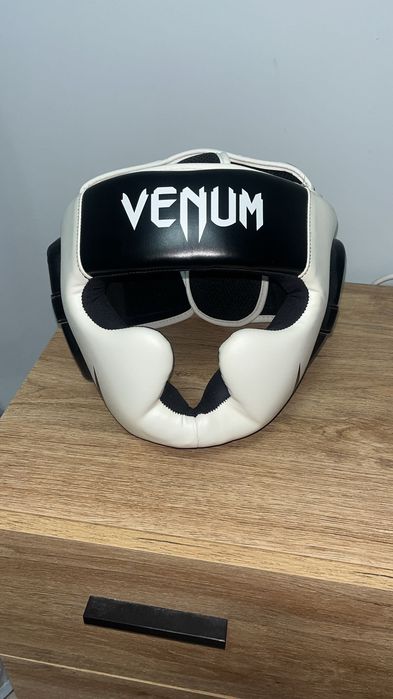 Каска Venum - Чисто Нова