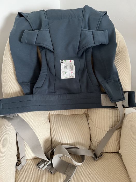 Marsupiu bebelusi Ergobaby Embrace