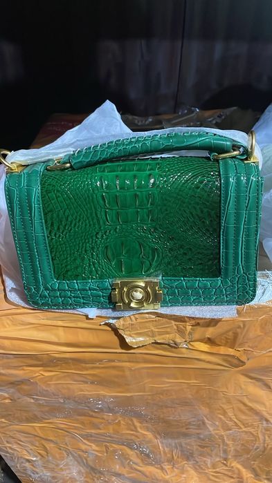 Продам женские сумки новые