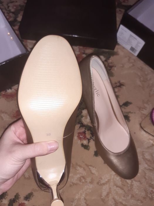 Продам новые туфли