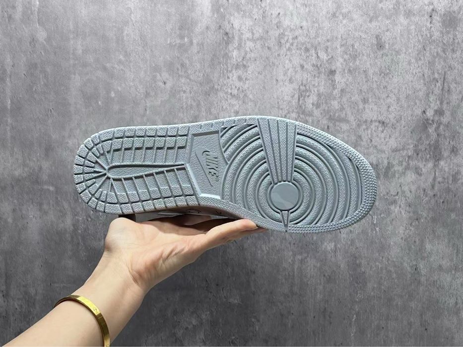 Нови мъжки маратонки Kaws x Nike Air Jordan 1 High Kaws Companion