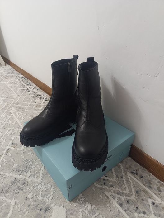 Продам зимние ботинки