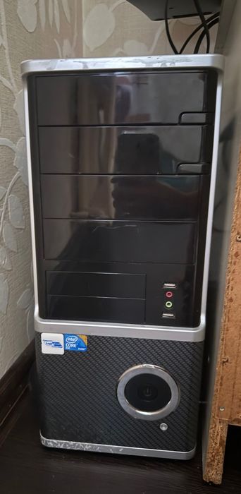 Компьютеры, колонка, клавиатура