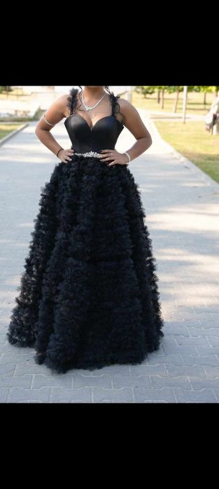 Черна бална рокля