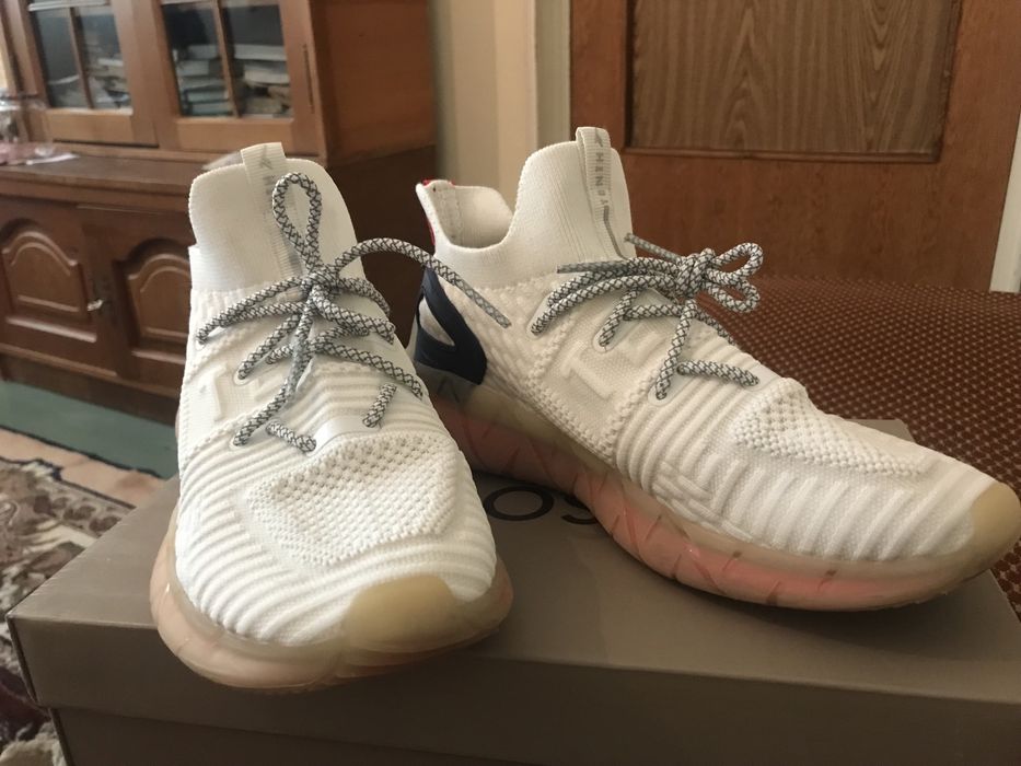 Adidasi Tenth sport gen yeezy