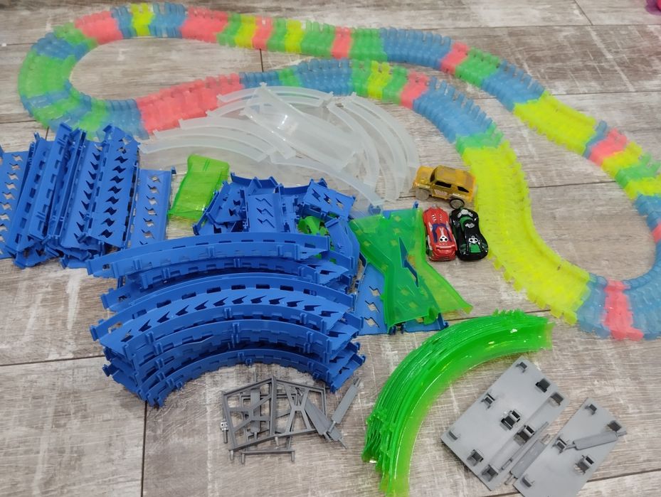 Писта за момче с колички -високоскоростна