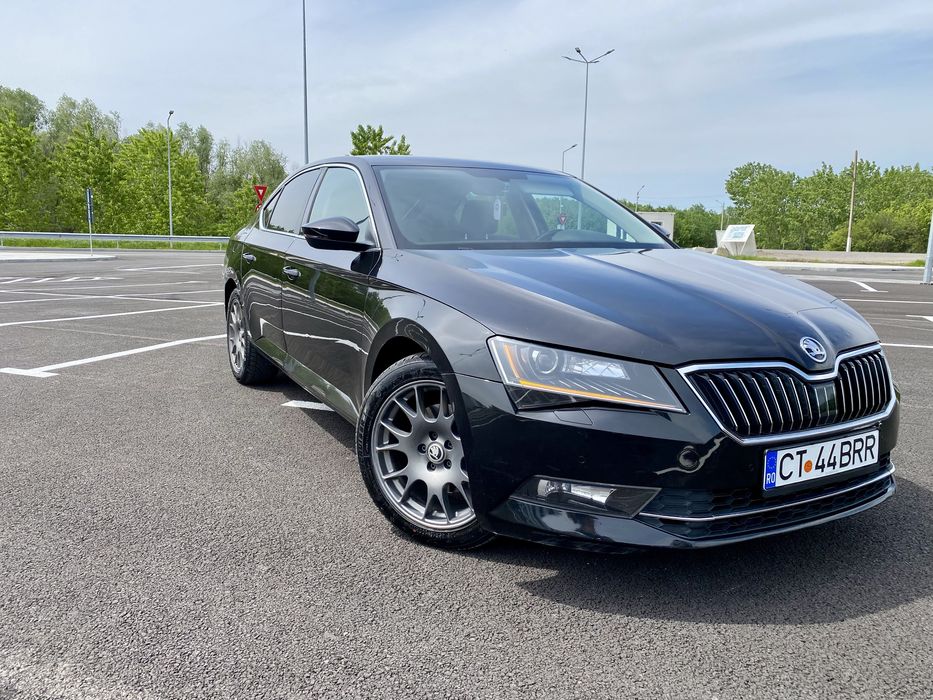 Skoda Superb 2.0 diesel 150cp Car Vertical