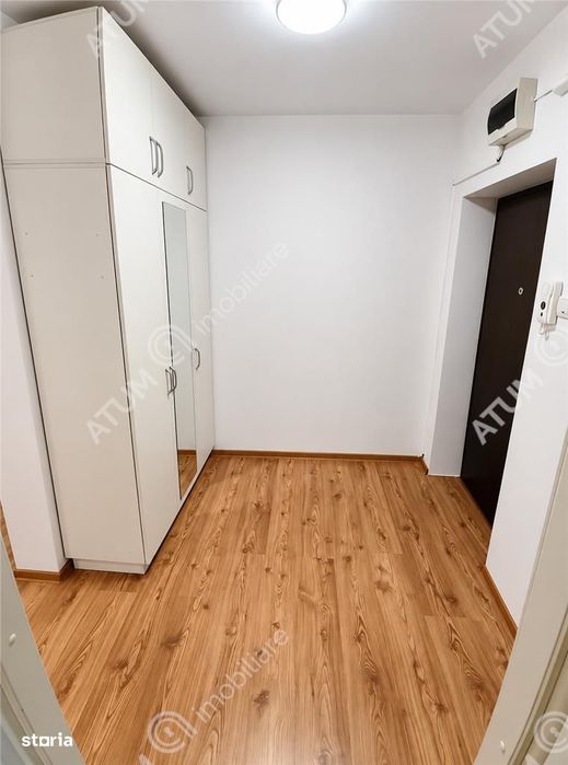 Apartament renovat cu 3 camere 2 bai si pivnita in Sibiu