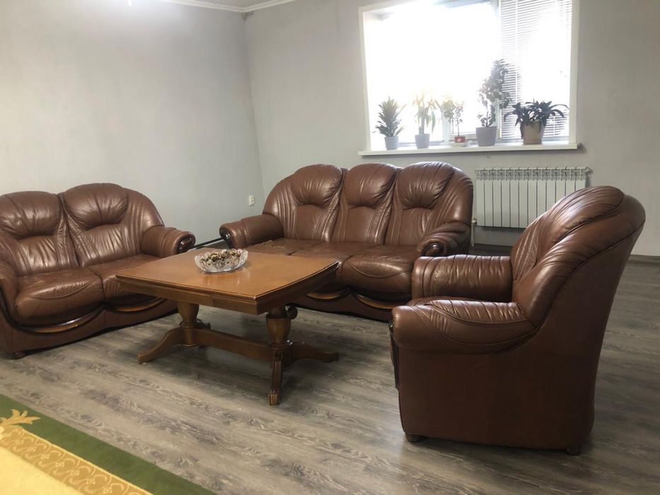 Продам кожаный мягкий уголок