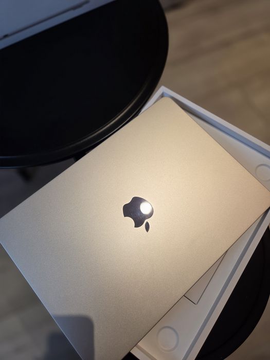 MacBook Air 13 2022 година НОВ
