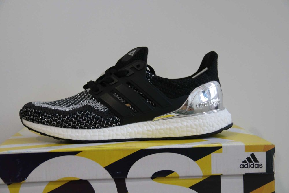 Adidas Ultra Boost - Черно и сребристо, размер 41 1/3 (26 см)