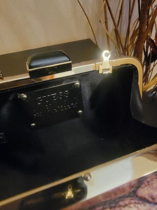 Дамска чанта GUESS