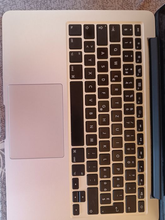 Vând laptop Apple Macbook Pro într-o stare excelentă!