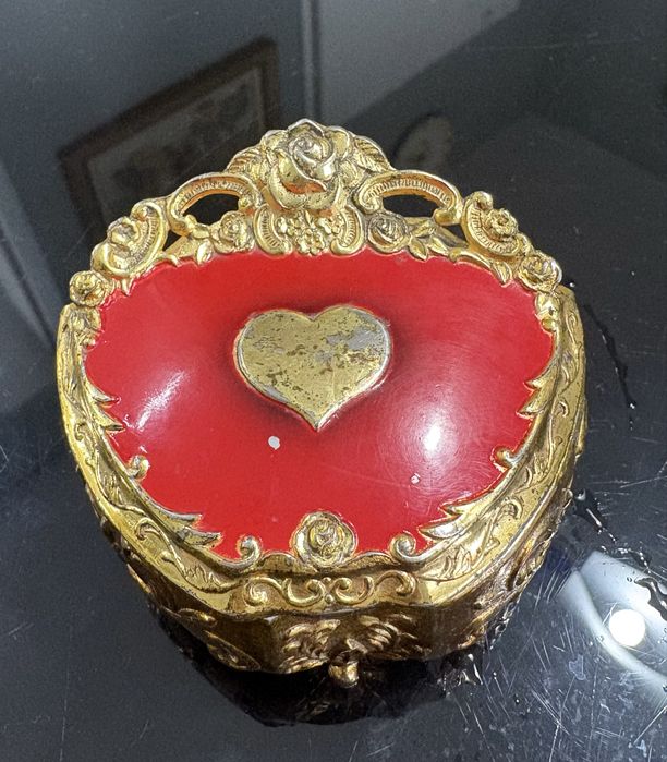 Винтидж малка метална бижутерка