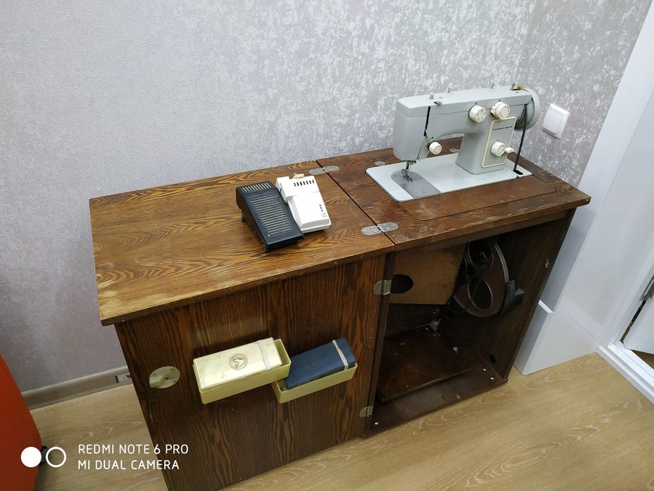 Швейная машина Чайка 142