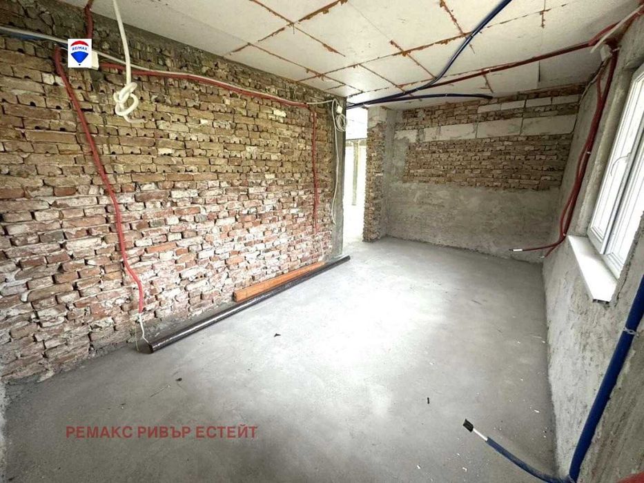 Къща на два етажа в с. Николово