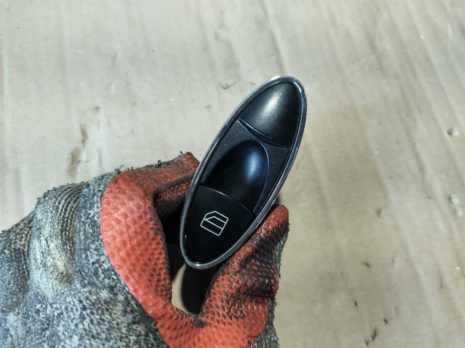 Бутон Ел.Стъкло Mercedes W211 E class Tmodel 4matic 320CDI 2008г