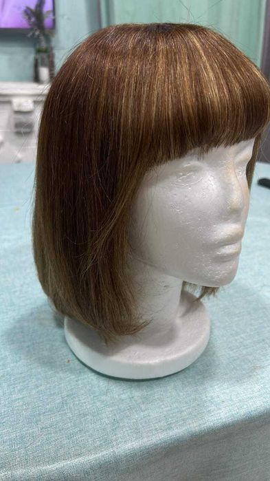 Два парика  женских   (один из натуральных волос )