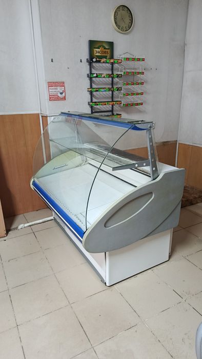 Продается витрина холодильник. 2 штуки.