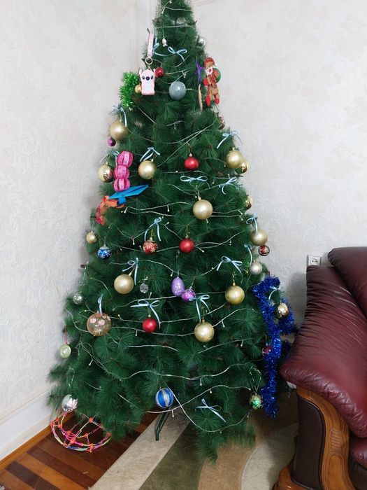 Продам новогоднюю ёлку.