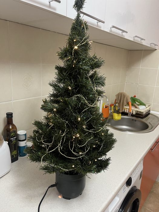 Продам елку электрическую