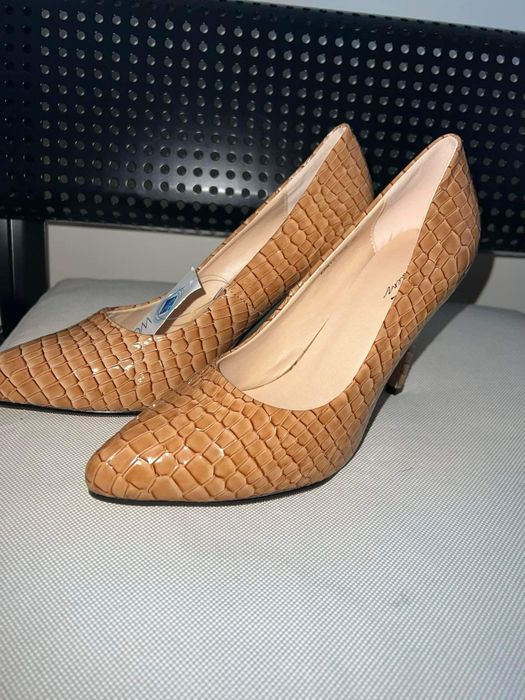 Нови обувки на ток номер 40