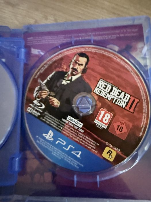 Vand Red Deat Redemption  2 si Sniper Elite 5 inpecabile