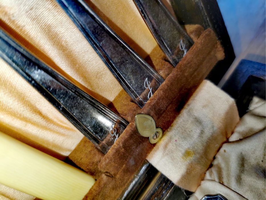 Антикватен комплект сет сервиз прибори посребрени в дървена кутия