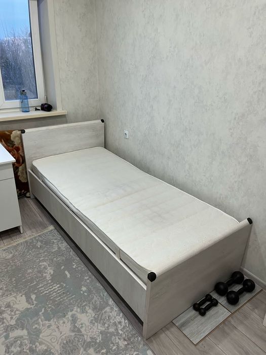 Продам кровать с матрасом