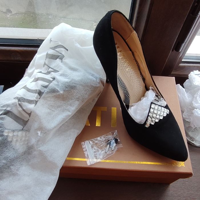 Золушка учун оёк киим