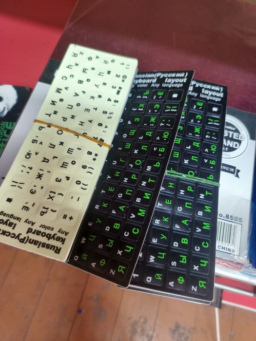 Klaviatura uchun nakleyka harflar