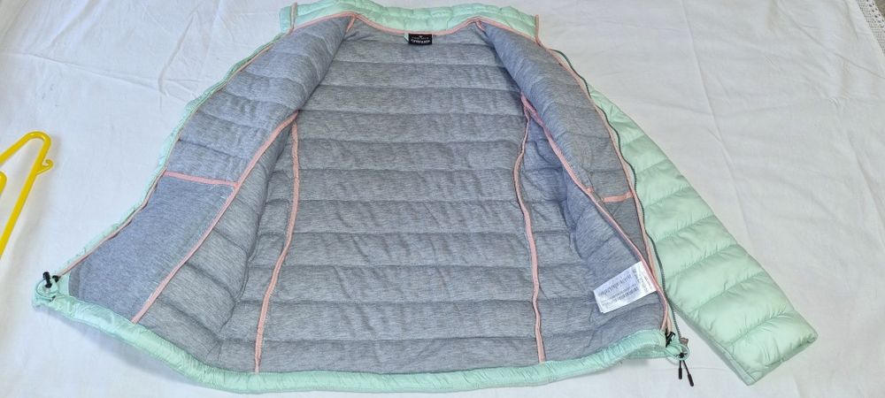 Geaca matlasata -mărime M, impecabila, brand Colours of the world