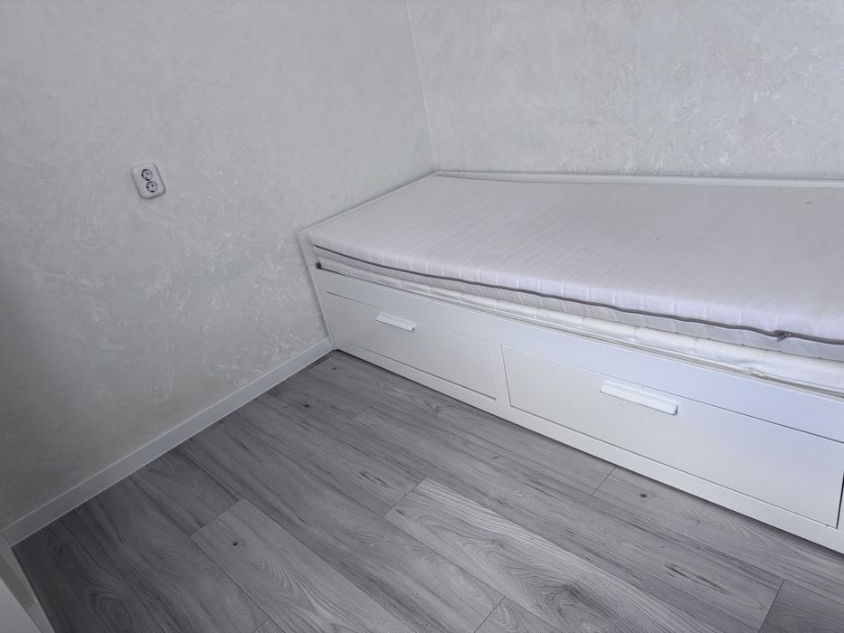 Продаи кровать икеа 180*200