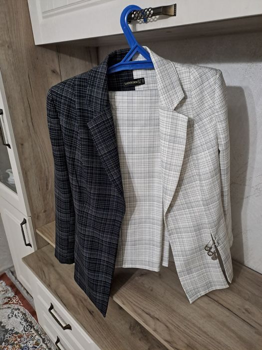 Продам брючный костюм