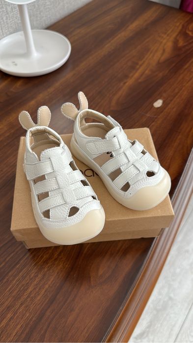 Продам детскую обувь