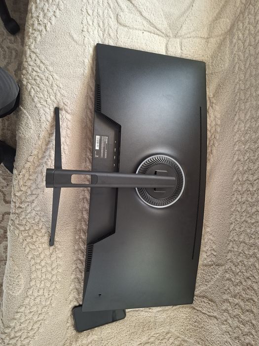 Продаётся   2 монитора Xtreon