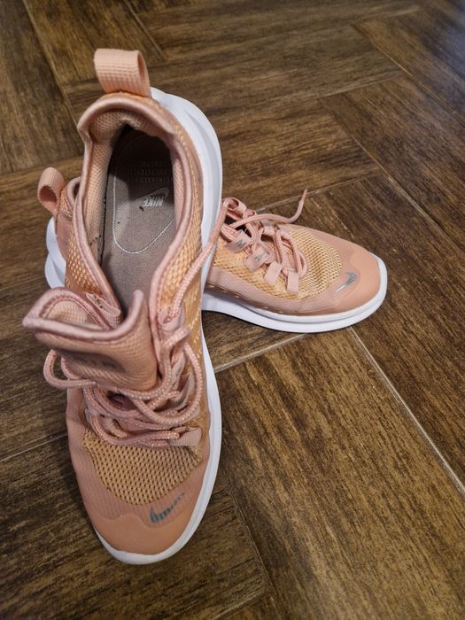 Vand  adidasi nike nr 40.5