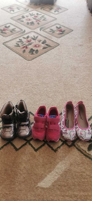 Продам детскую обувь