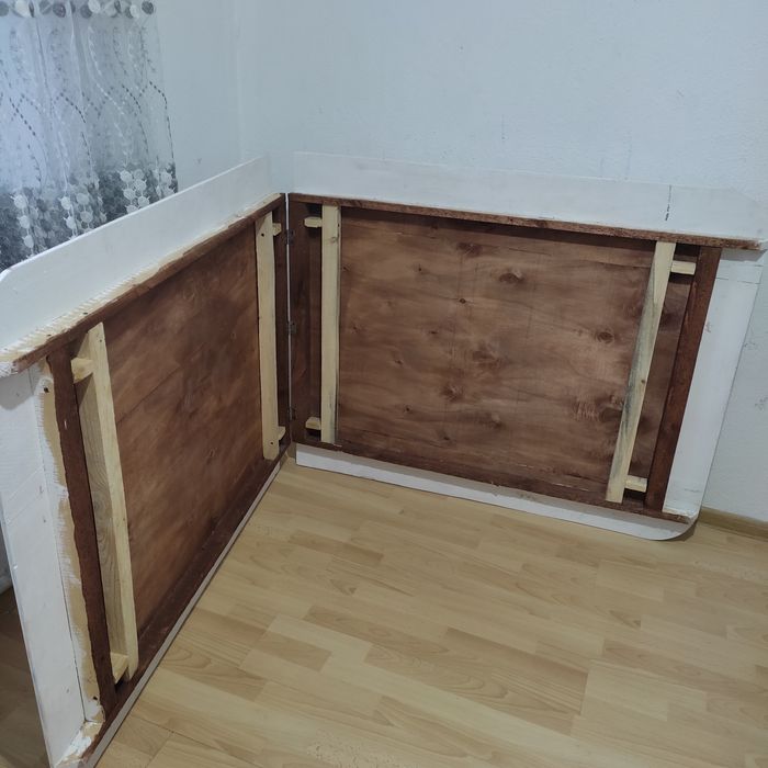 Продам стол квадратный