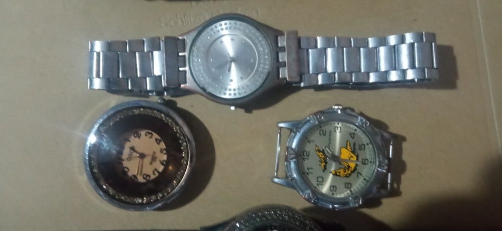 Часы наручные с браслетами