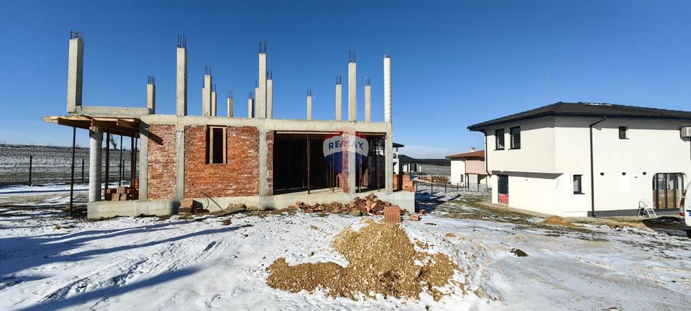 Фамилна двуетажна къща за продажба, с.Кичево, обл.Варна, ЙГ