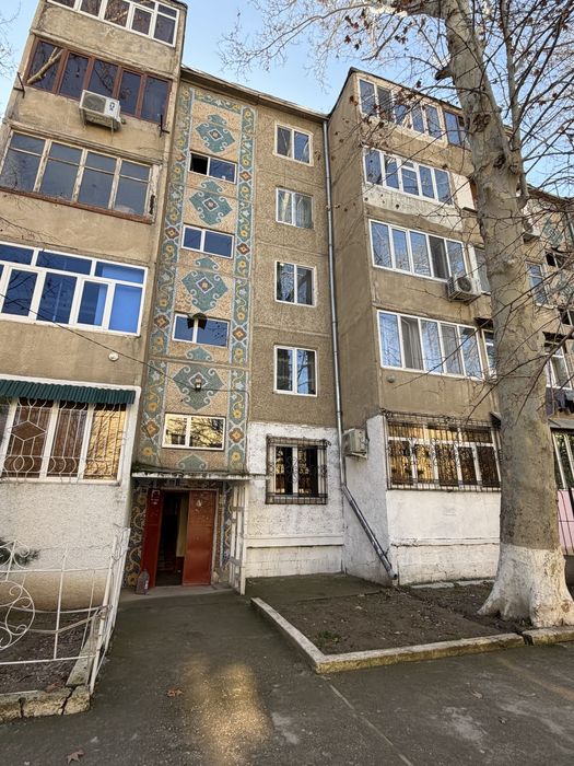 Продается 3х ком квартира 1-этаж (середина) Микрарайон