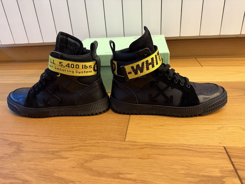 Обувки Off-White