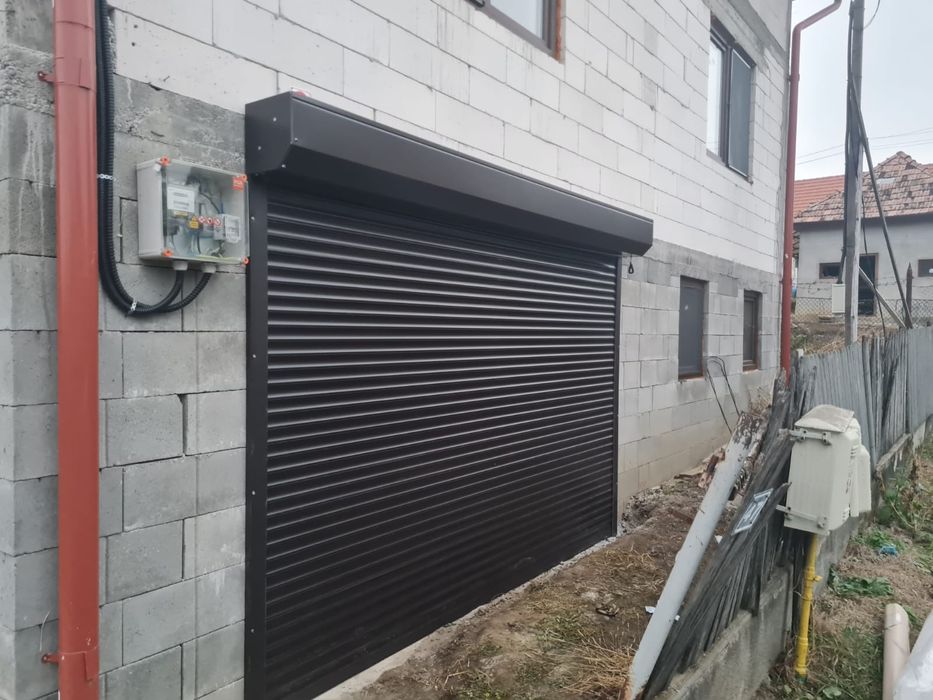 uși garaj rulou aluminiu