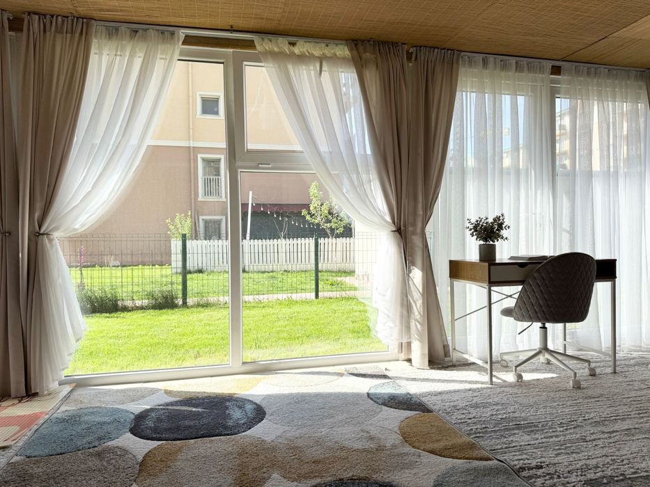 Apartament modern Cosmopolis, 150 mp utili + grădină 100 mp, vedere piscină