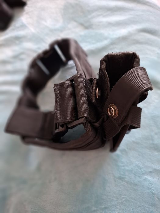 Toc universal pistol,  ptr picior,  partea dreaptă.