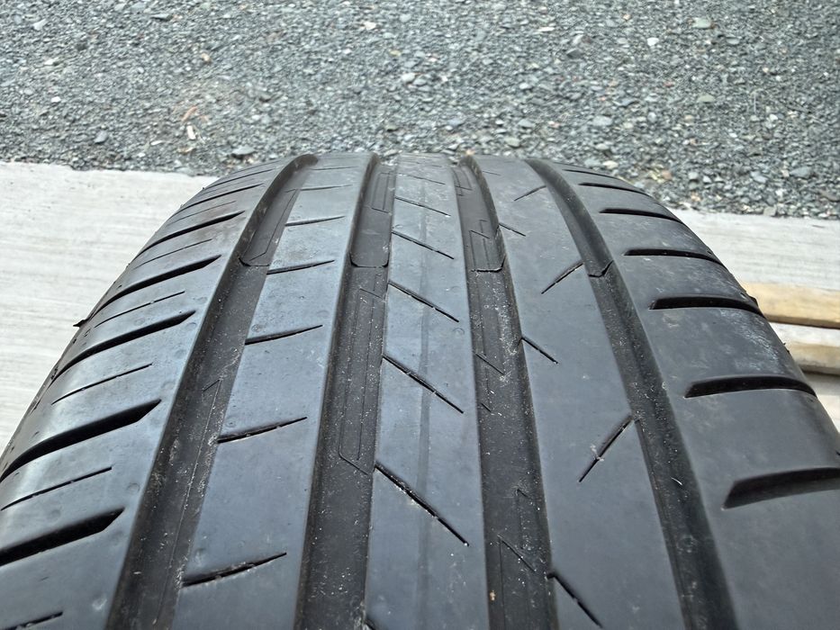 2бр. ОТЛИЧНИ Летни Гуми С Борд 215/55R/18 -VREDESTEIN- DOT:0824- 6.7мм.