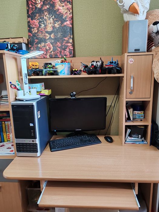 Продам письменный стол