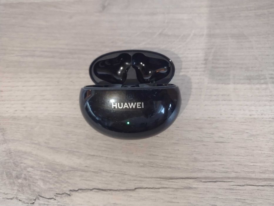 Huawei Freebuds 4i зарядна кутия