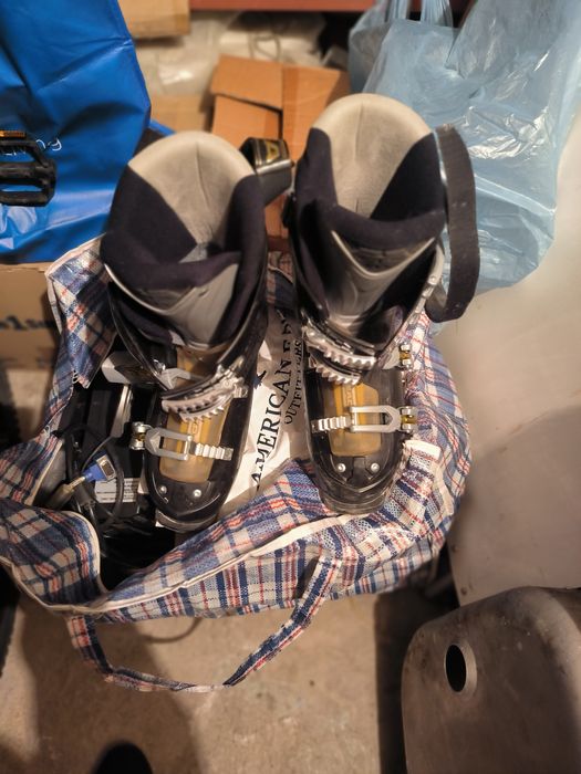 Продавам ски с обувки